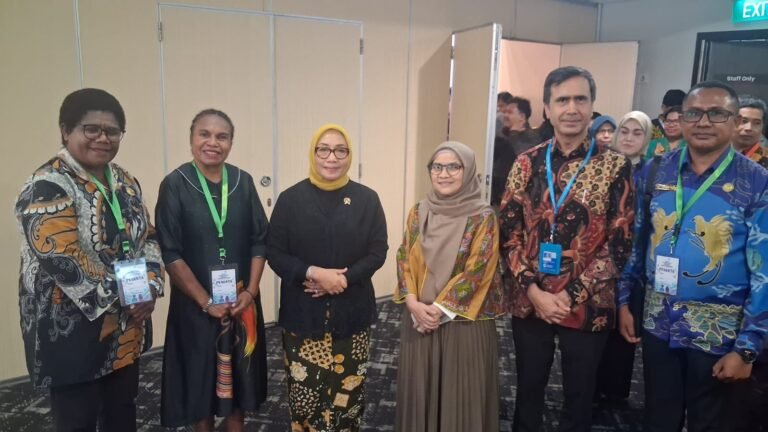 Yonas Tota, SE.MM, Plt. Sekretaris Dinas Komunikasi, Informatika, Statistik dan Persandian Provinsi Papua Barat Daya, seusai menghadiri Lokakarya Pengintegrasian Pelindungan Anak di Ruang Digital ke dalam Kebijakan Daerah di Tangerang, Selasa (20/10)/Foto : Dok. GPriority (Risma Octavia)