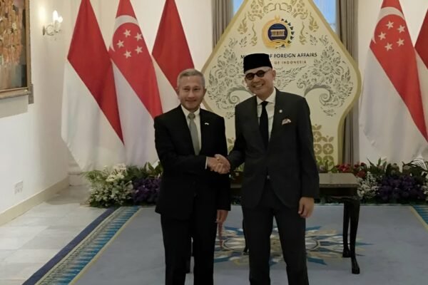 Menteri Luar Negeri RI Arrmanatha Nasir bertemu dengan Menteri Luar Negeri Singapura Vivian Balakrishnan di Gedung Pancasila, Kementerian Luar Negeri RI, Jakarta, Selasa (27/10)/Foto : Dok. GPriority (Nindya Farhah Azzahrah)
