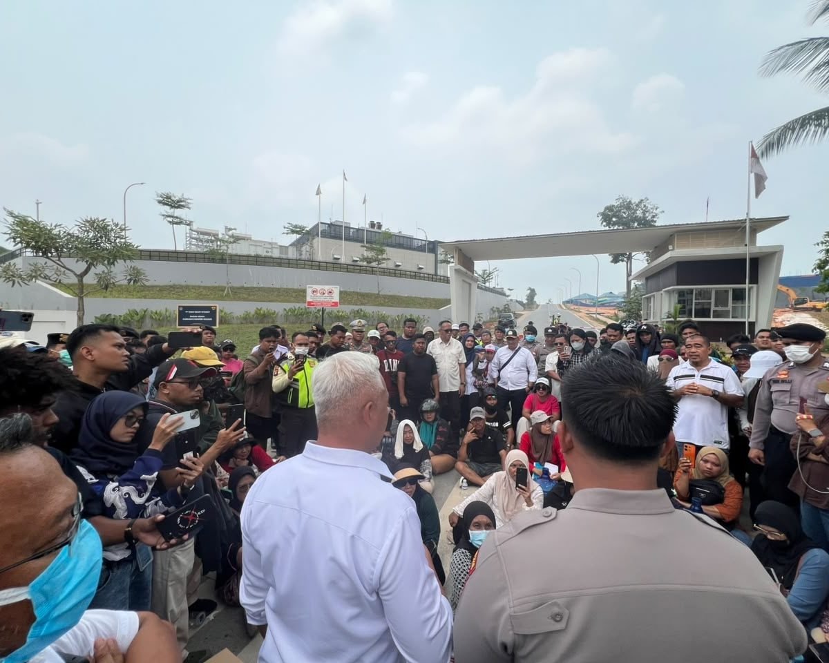 Ratusan warga Kavling Sambau, Kelurahan Sambau, Kecamatan Nongsa, Batam, Kepulauan Riau, menggelar aksi protes setelah mengalami gangguan pasokan air bersih selama berbulan-bulan/Foto : Dok. Istimewa