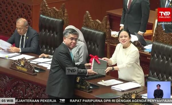 DPR RI resmi mengesahkan Undang-Undang (UU) Pelindungan Ketenagakerjaan dalam Rapat Paripurna di Gedung Parlemen, Jakarta, Selasa (6/10)/Foto : Dok. YouTube TV Parlemen